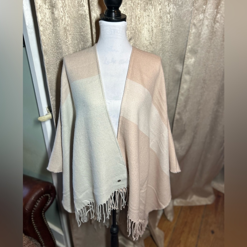 NWT Soia & Kyo Colorblock Pattern Cape One Size